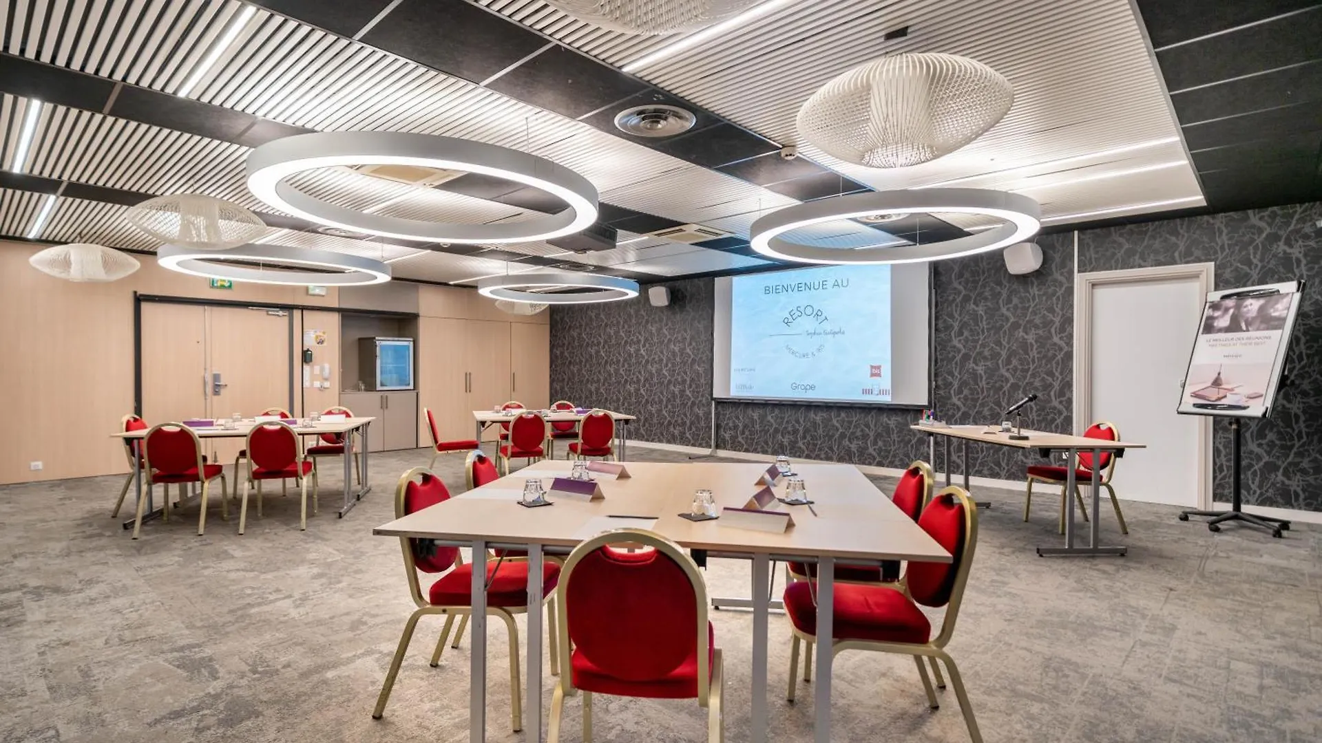 Mercure Antibes Sophia Antipolis Valbonne 4*,  Francia
