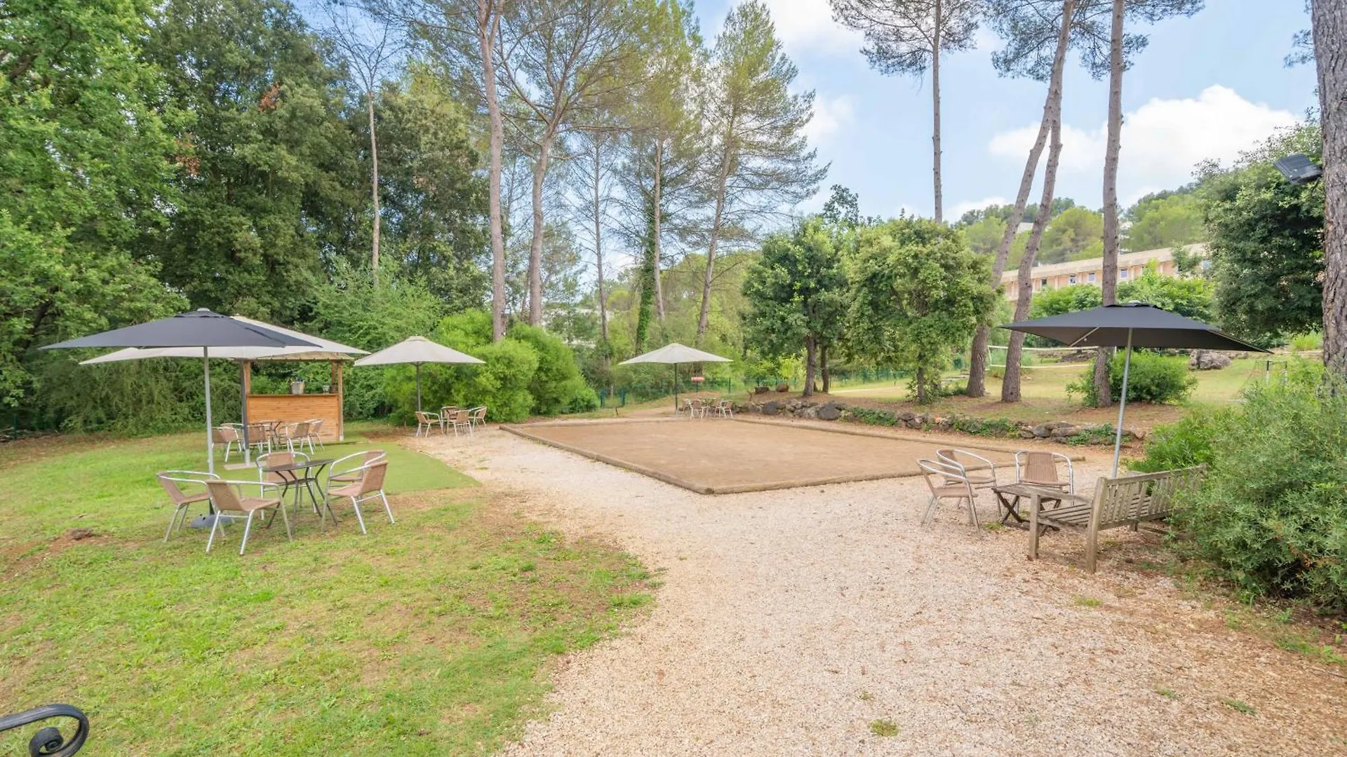 Отель Mercure Antibes Sophia Antipolis Вальбон