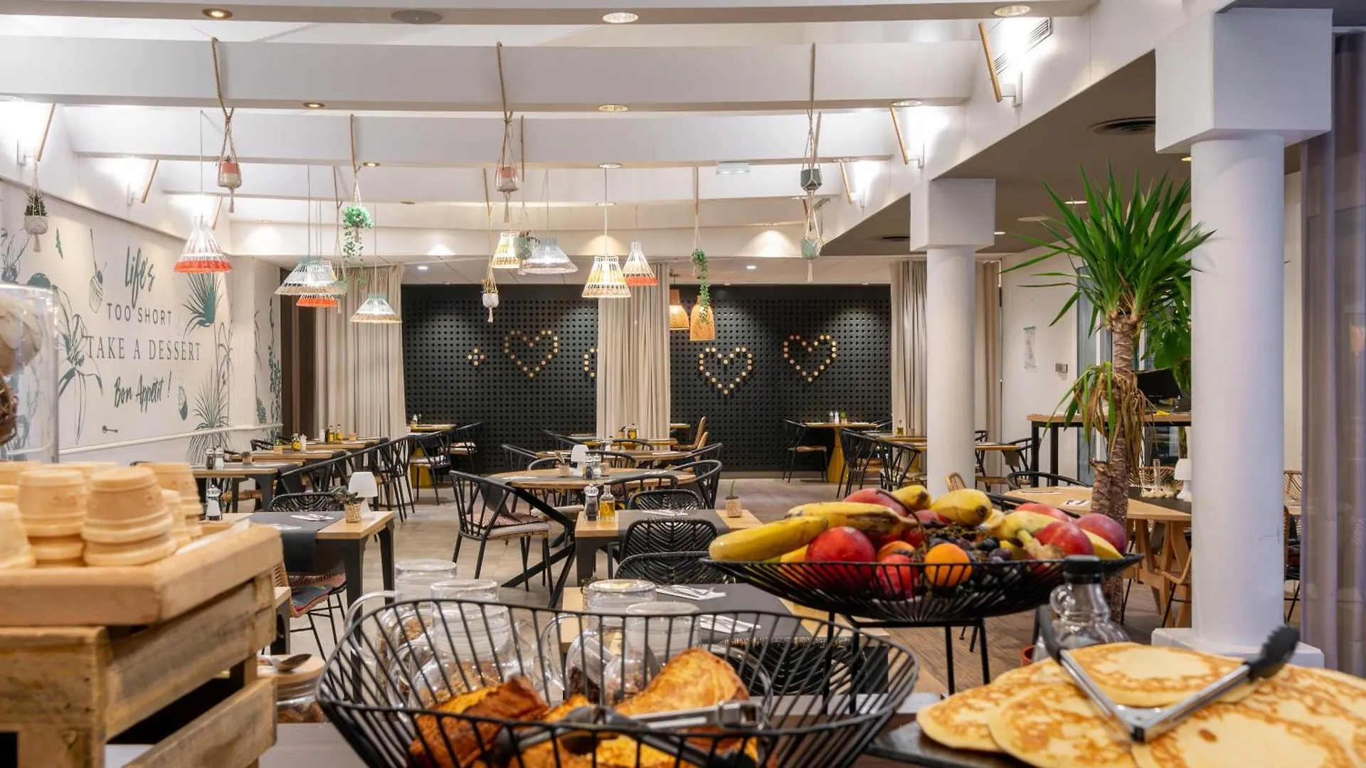 Отель Mercure Antibes Sophia Antipolis Вальбон