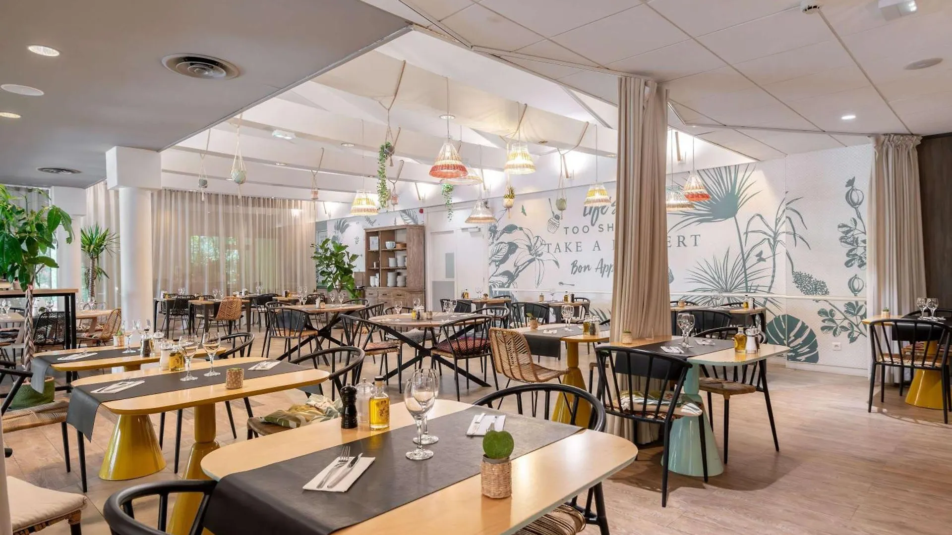 Mercure Antibes Sophia Antipolis Вальбон